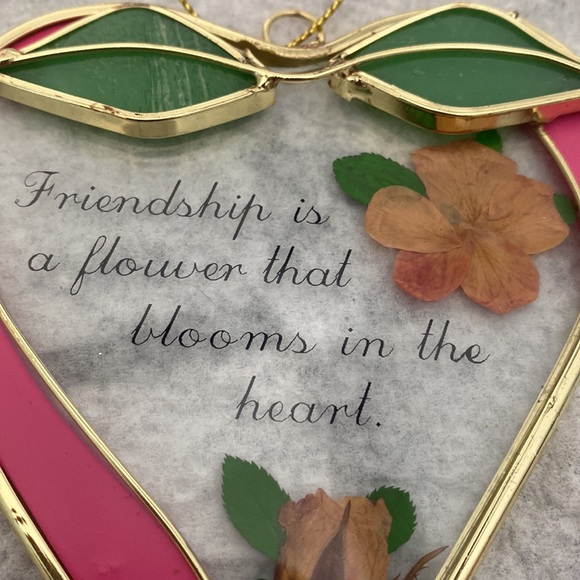 Heart shaped ornament with friendship is a flower that blooms in the heart - Picture 2 of 6